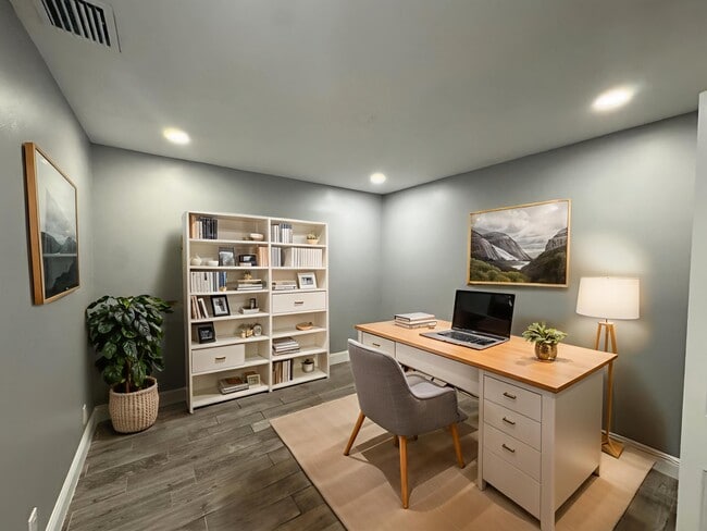 Building Photo - 919 Laurel Dr