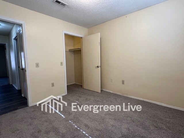 Building Photo - 102 Swing Ct