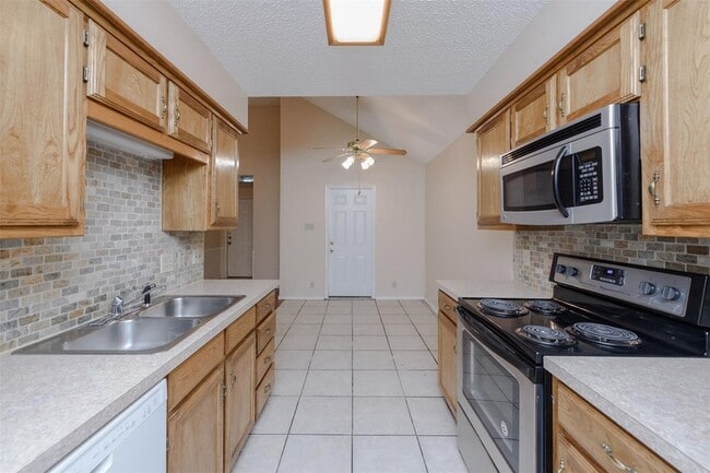 Building Photo - 1902 Lee Dr