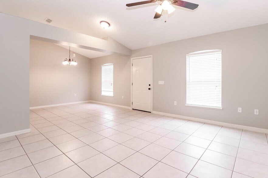 Building Photo - 1932 Peridot Cir