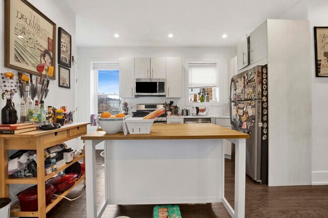 Building Photo - 2519 W Altgeld St