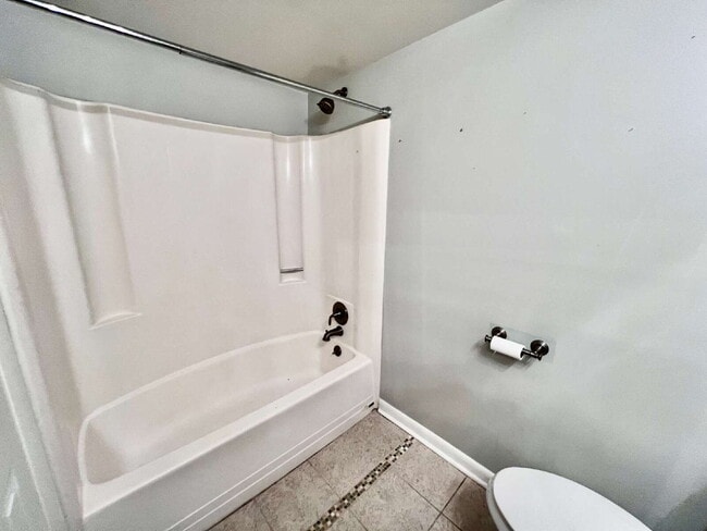 Building Photo - AMAZING 2 BED / 2 BATH CONDO – ONLY 8 BLOCKS FROM THE BEACH!