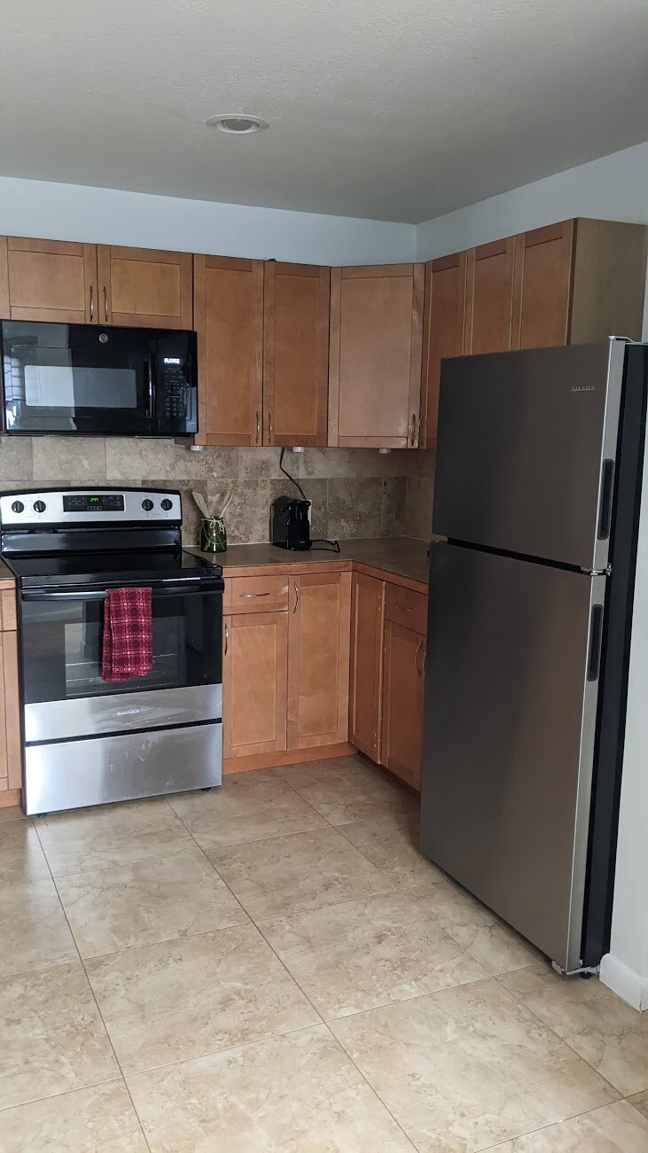 Building Photo - 2338 Sunset Dr