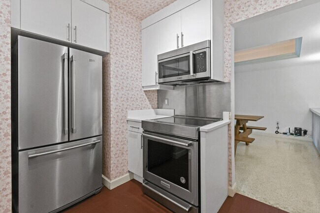 Building Photo - 170 N Ocean Blvd