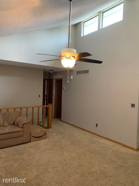 Building Photo - 3 br, 2 bath Duplex - 2030 Rosewood Court