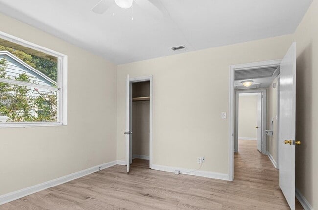 Building Photo - For Rent