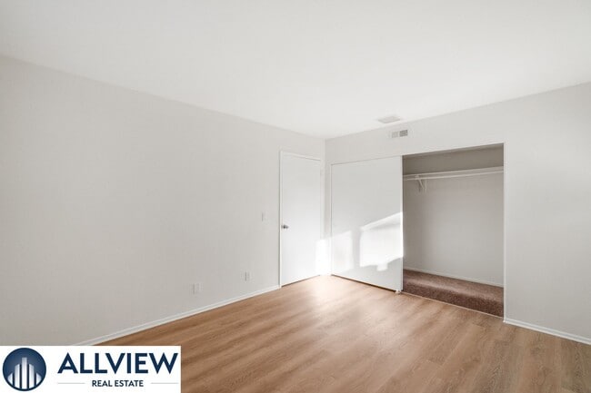 Building Photo - Gorgeous, updated 3 bed, 2 bath home in th...