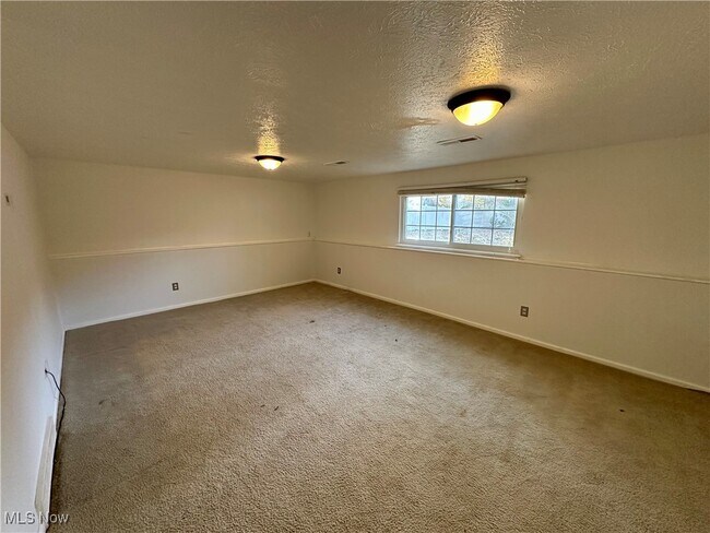 Building Photo - 6192 Jaycox Rd