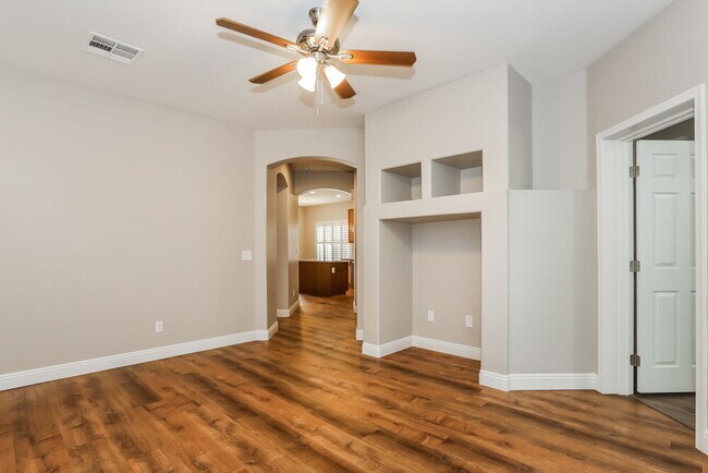 Building Photo - 2650 E Wildhorse Pl