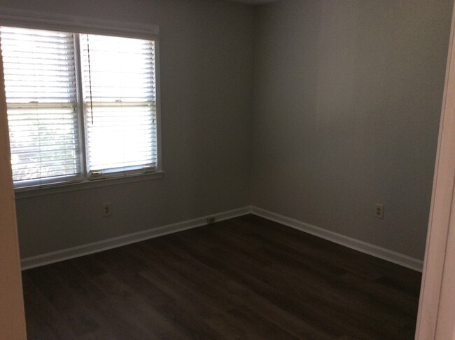Building Photo - Updated Townhouse in Roswell/Alpharetta area