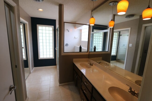 Building Photo - 25114 Summit Creek