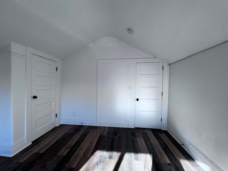 Building Photo - 722 30th St