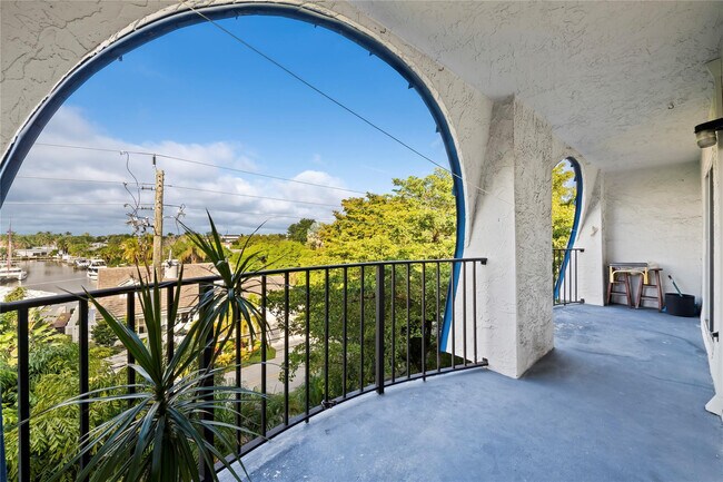 Building Photo - 3909 N Ocean Blvd