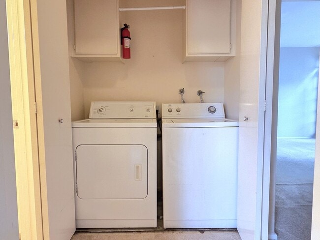 Building Photo - Adorable Rancho Del Oro Condo!
