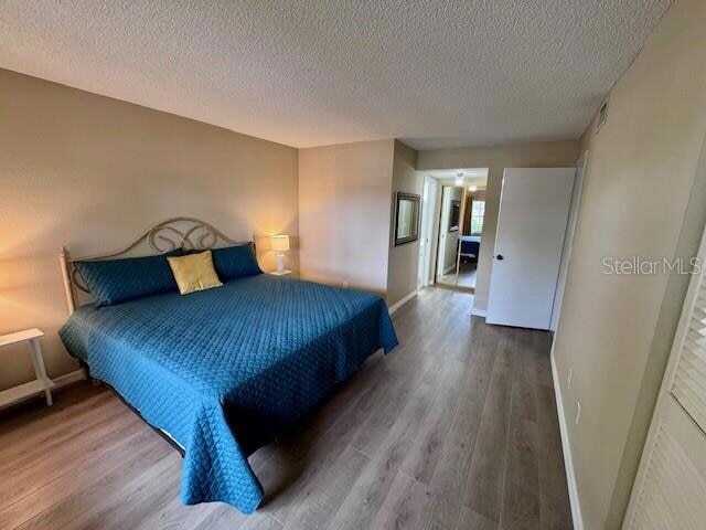 Building Photo - 6999 W Country Club Dr N