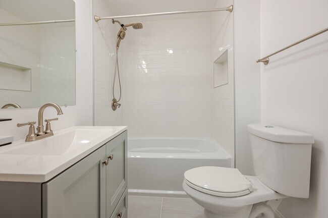 Building Photo - 2726 10th St NE