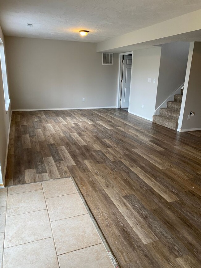 Building Photo - 5 Bedroom/3 bathroom house