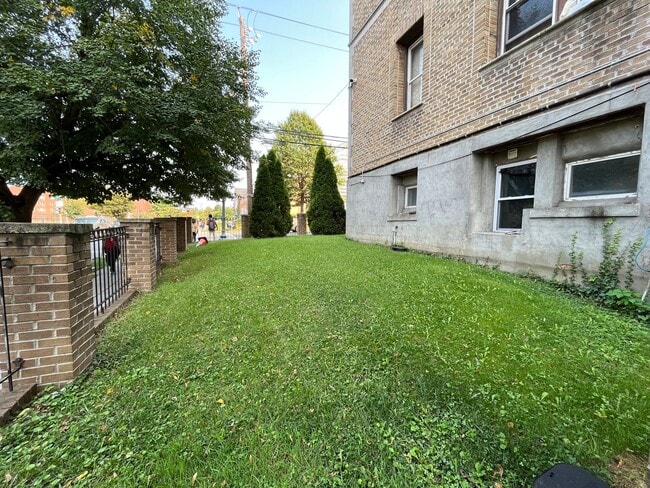 Building Photo - Lovely 2 BR/1 BA Condo in Columbia Heights!