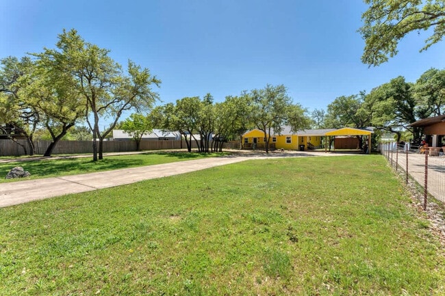 Building Photo - 2388 Lakeshore Dr