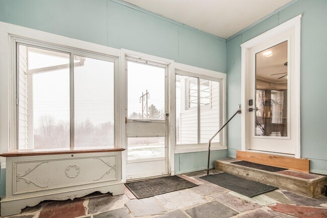 Building Photo - 290 Killington Ave