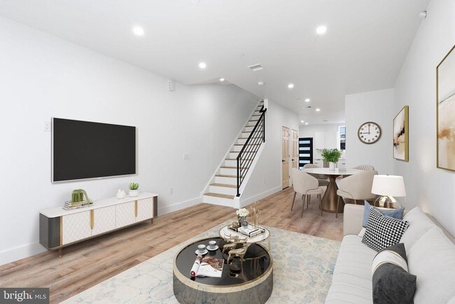 Building Photo - 458 W Earlham Ter