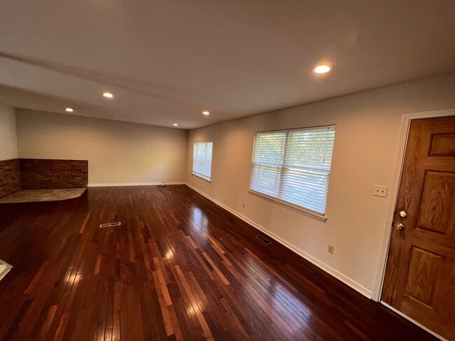 Building Photo - 4011 Wood Dr