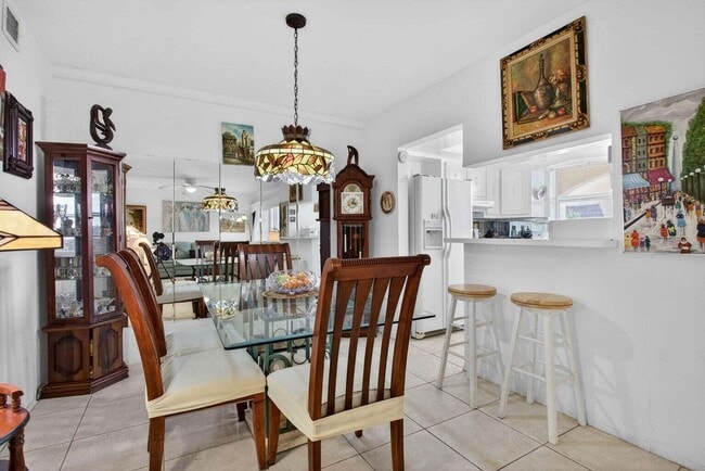 Building Photo - 100 SE 6th Ave