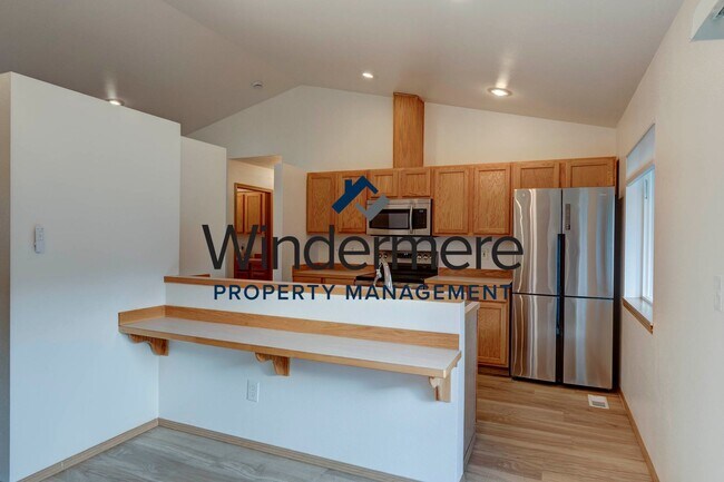 Building Photo - Single-Level 3 Bedroom Home with Fenced Yard