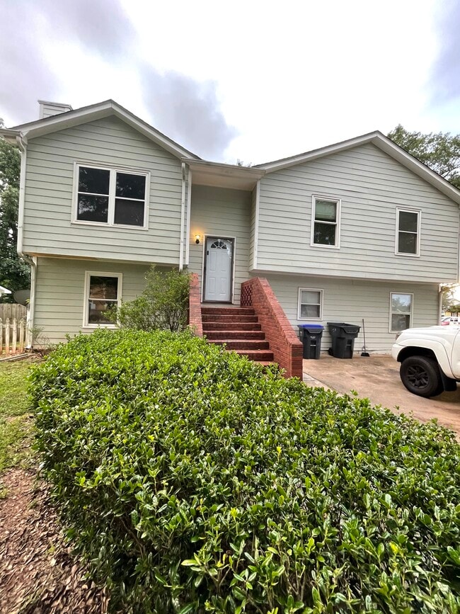 Building Photo - 2061 Marshes Glenn Dr