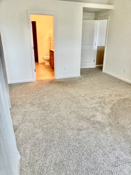 Building Photo - 312 G St NE