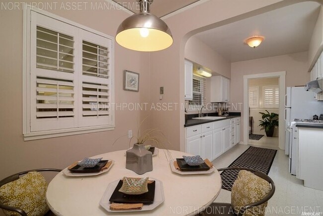Building Photo - Charming East Sacramento Bungalow – Prime ...