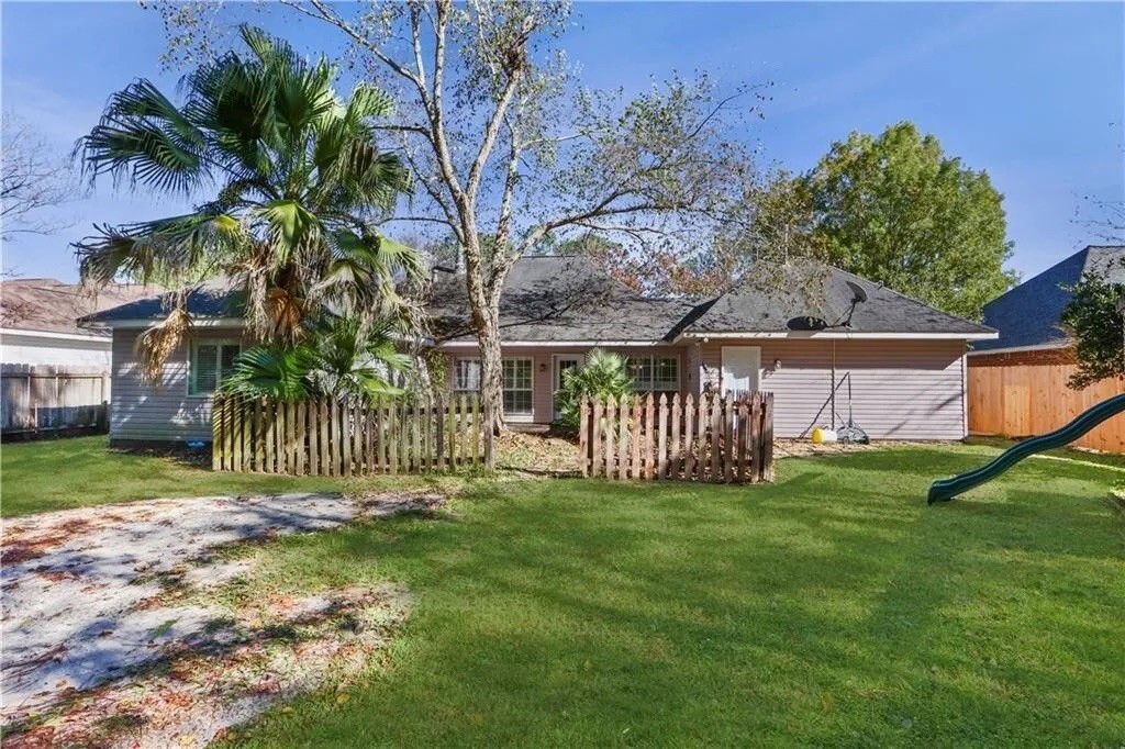 Building Photo - 122 Woodcrest Dr