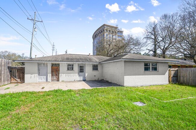 Building Photo - 8120 N Essen Heights Ct