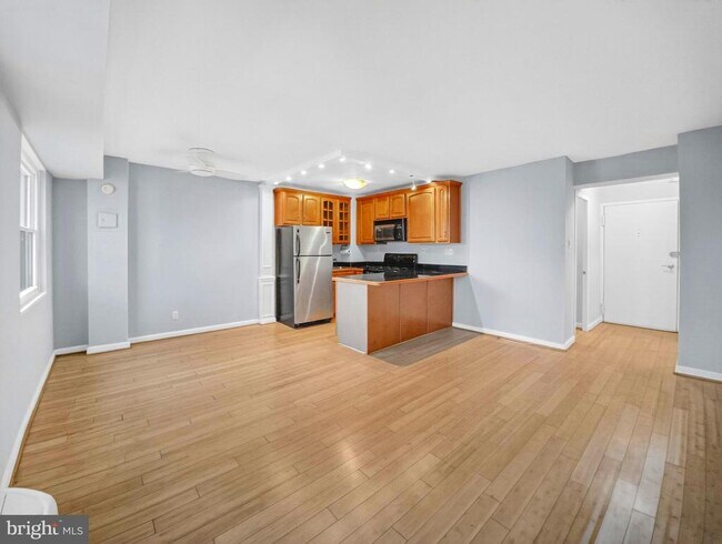 Building Photo - 1801 Clydesdale Pl NW