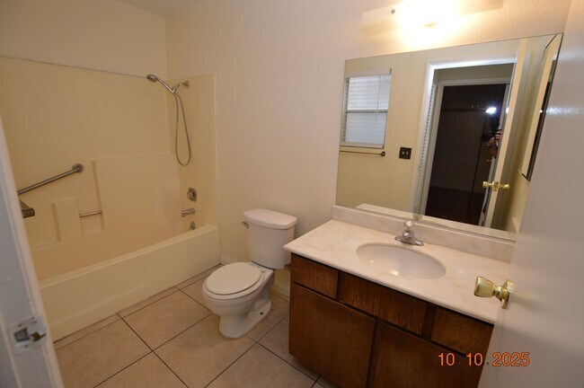 Building Photo - 90 Parrish Ln