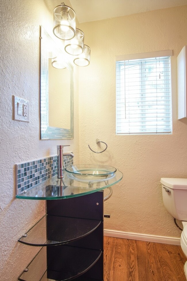 Building Photo - Historic Kensington - Charming 2bd/2ba with Bonus Room & parking - Ground floor Level