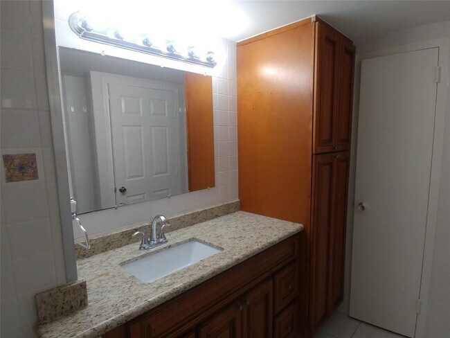 Building Photo - 7520 Hornwood Dr