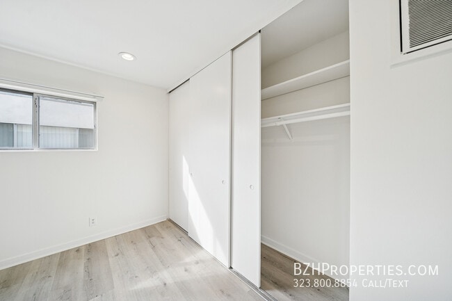 Building Photo - 7548 Hampton Ave