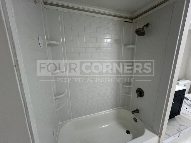 Building Photo - Beautiful 5 Bedroom 2.5 Bath House