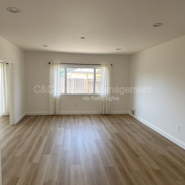 Building Photo - 296 Whitney Pl
