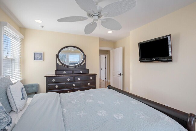 Building Photo - 7611 Ventnor Ave