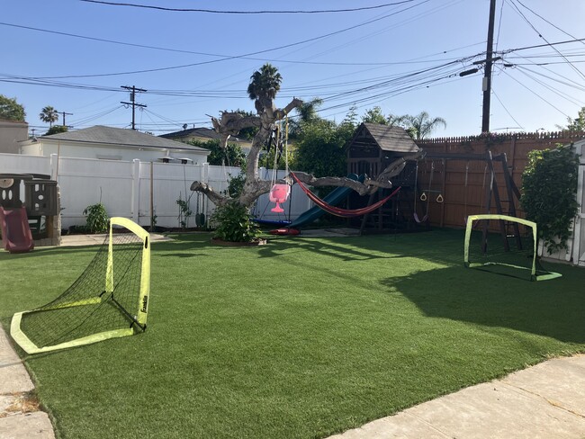 Building Photo - 1415 Stearns Dr