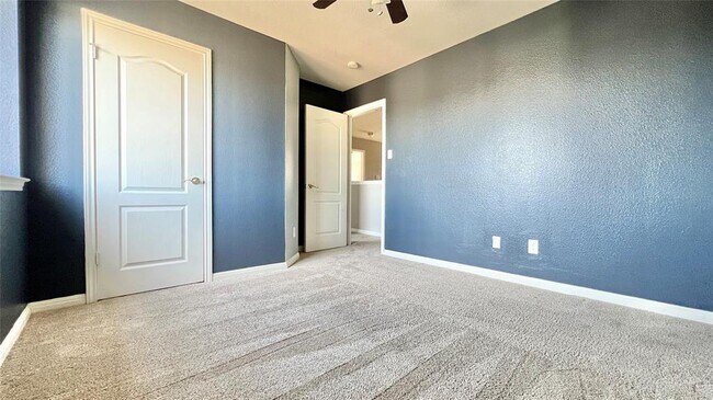 Building Photo - 1102 Middle Brook Dr