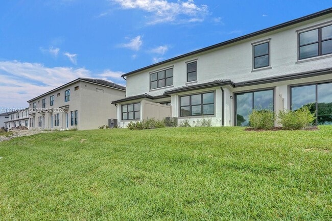 Building Photo - 2202 Appleton Cir S