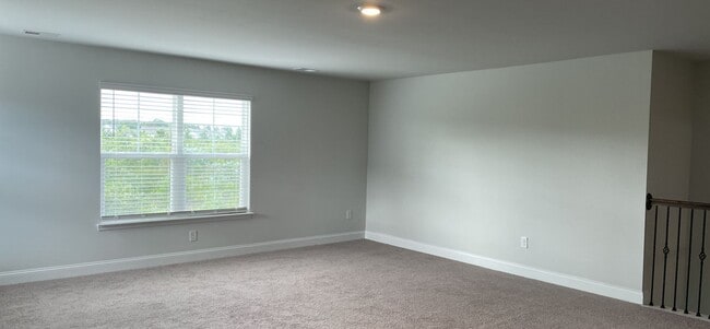 Building Photo - Newly built 5 bedroom home in The Parks