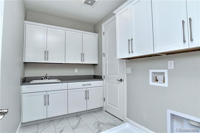 Building Photo - 6040 S Olive Ct