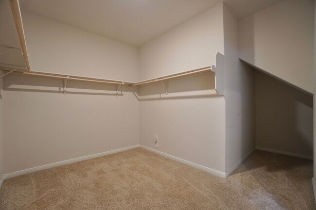 Building Photo - 115 Bethpage Dr