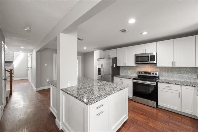 Building Photo - 207 E Harwood Rd