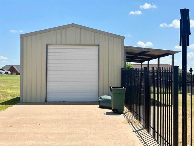 Building Photo - 6937 NE Watts Rd