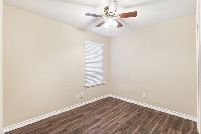 Building Photo - Well-Maintained 3-Bedroom Home – Ideal for Students & Professionals!